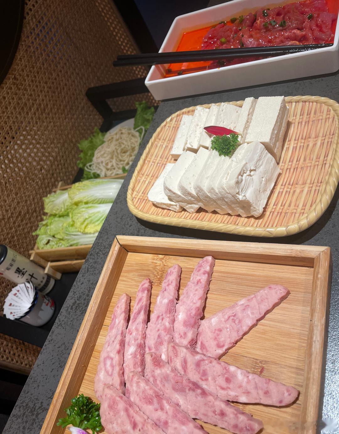 今天看了周处除三害和功夫熊猫～吃了火锅，其实就是为了吃麻酱～看电影的时候看到前面