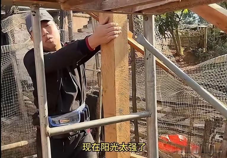 李哥老挝恋情与盖房：真爱还是流量？

给女友家盖房是真爱还是套路？颜值差、年龄差