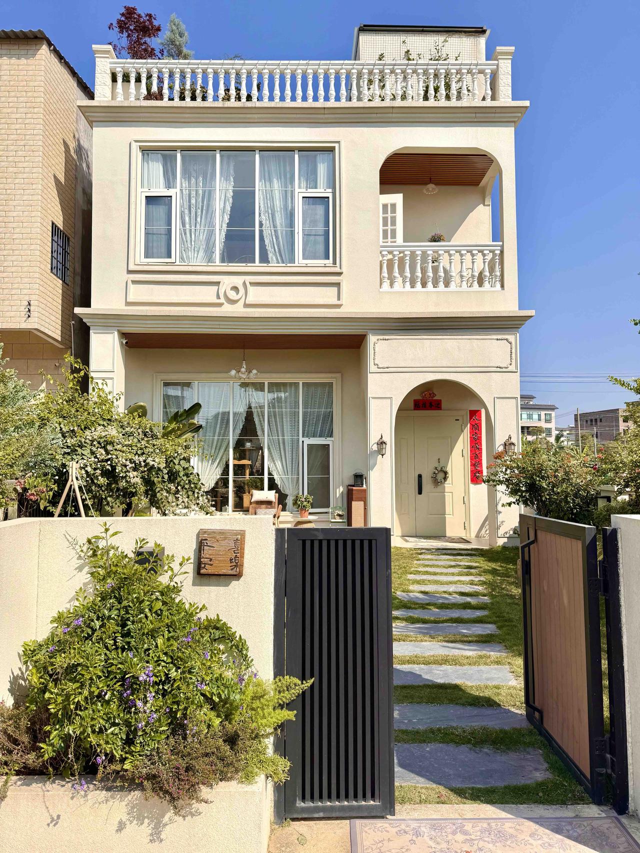广州一女子晒出自己家，350m²农村自建房，地是村里分的，房子是自己盖的，主体框