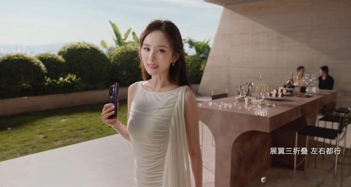 突然理解了一生爱出片的女人看到杨幂使用展翼三折叠不管是把水碰撒还是手滑手机掉落所