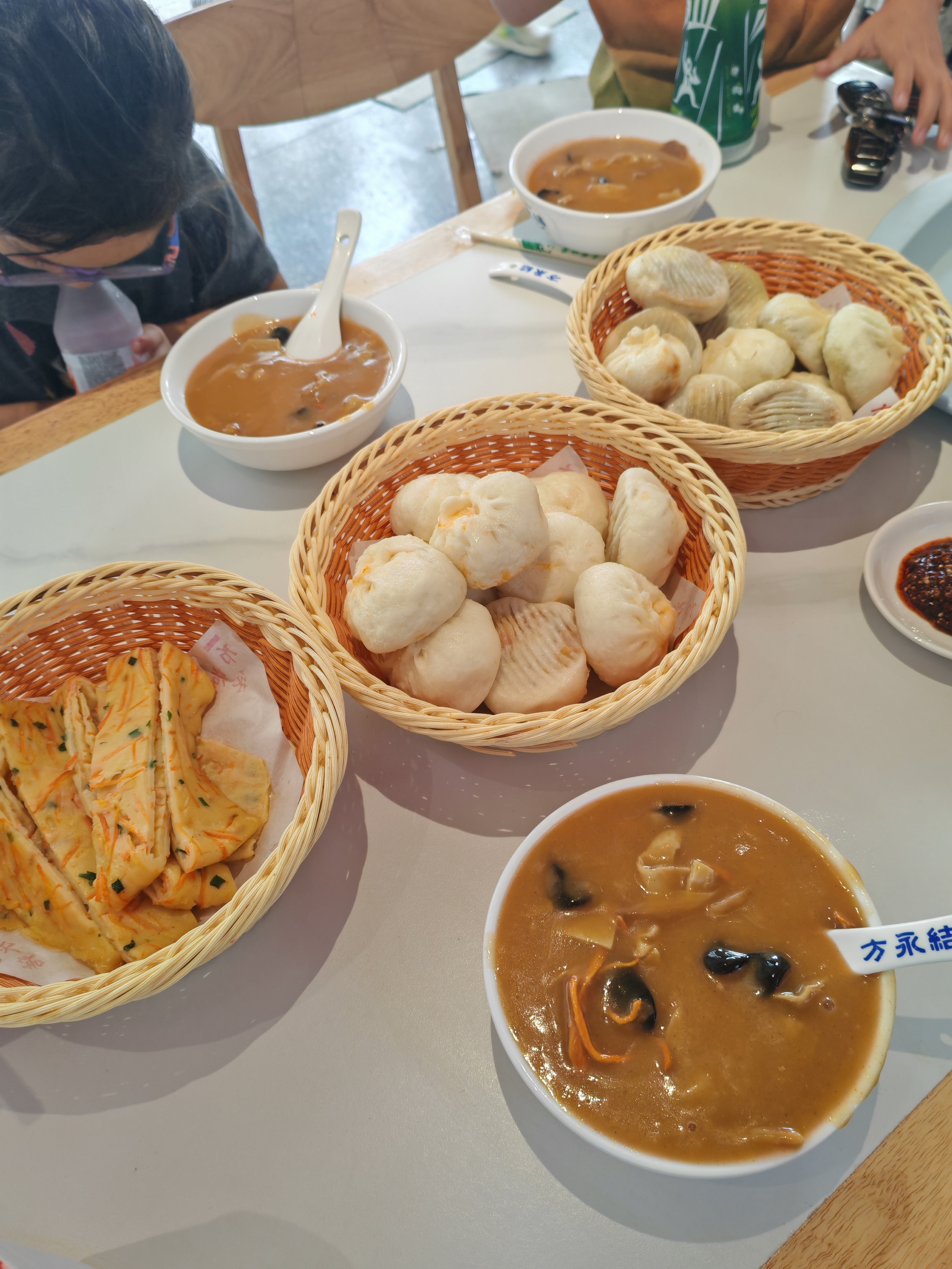 起床啦很多人问我你天天起那么早干嘛是有金子捡吗我告诉他们是的每天早起喝汤就是一种