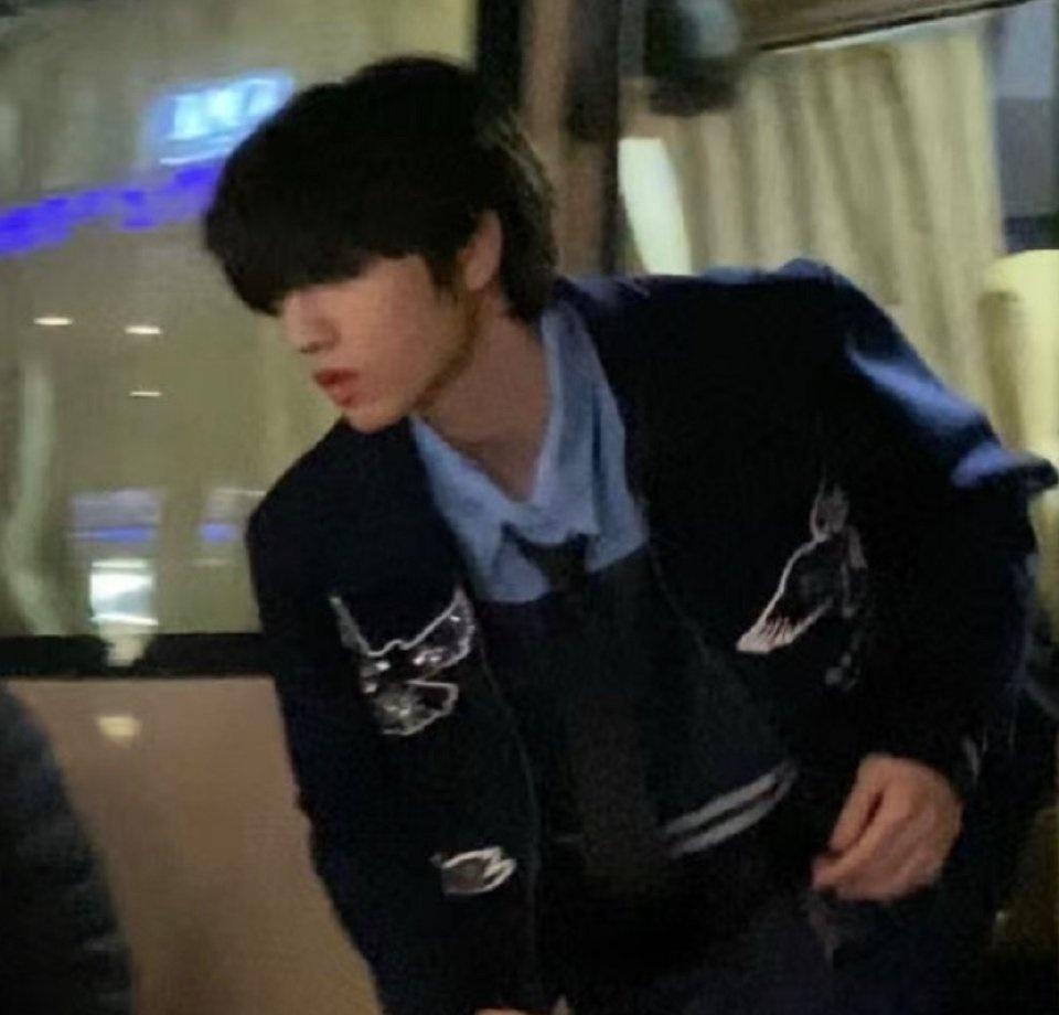 可曾见过制服男神，他是中日韩的神颜，他是重庆孕育出的瑰宝，他是天之神龙，地之帅兔