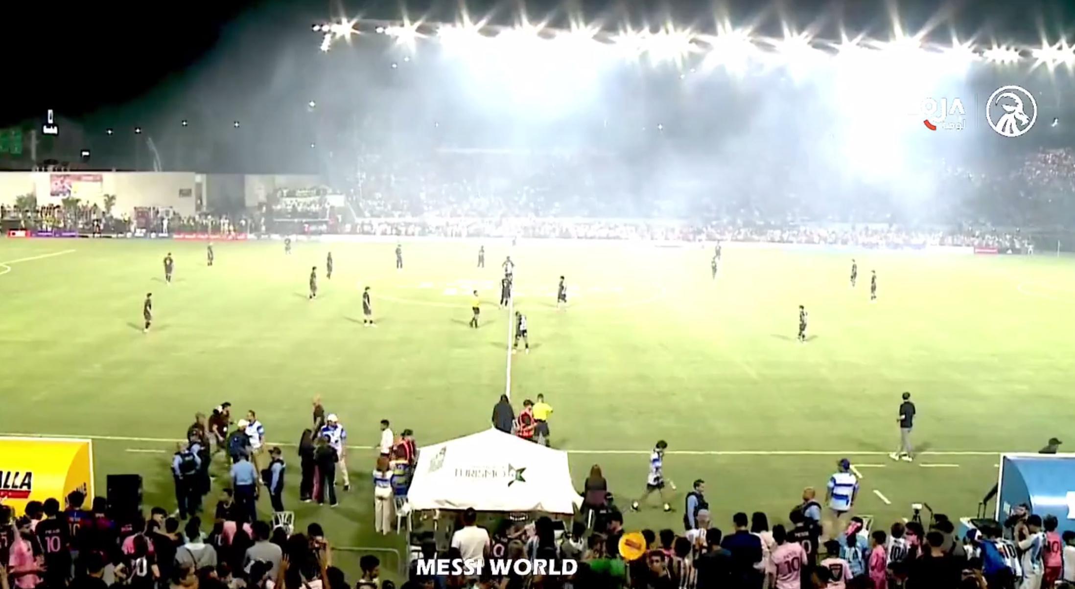 活见久！第一次见两个球队穿同一个颜色球衣进行比赛的！本场比赛，迈阿密国际和山谷独