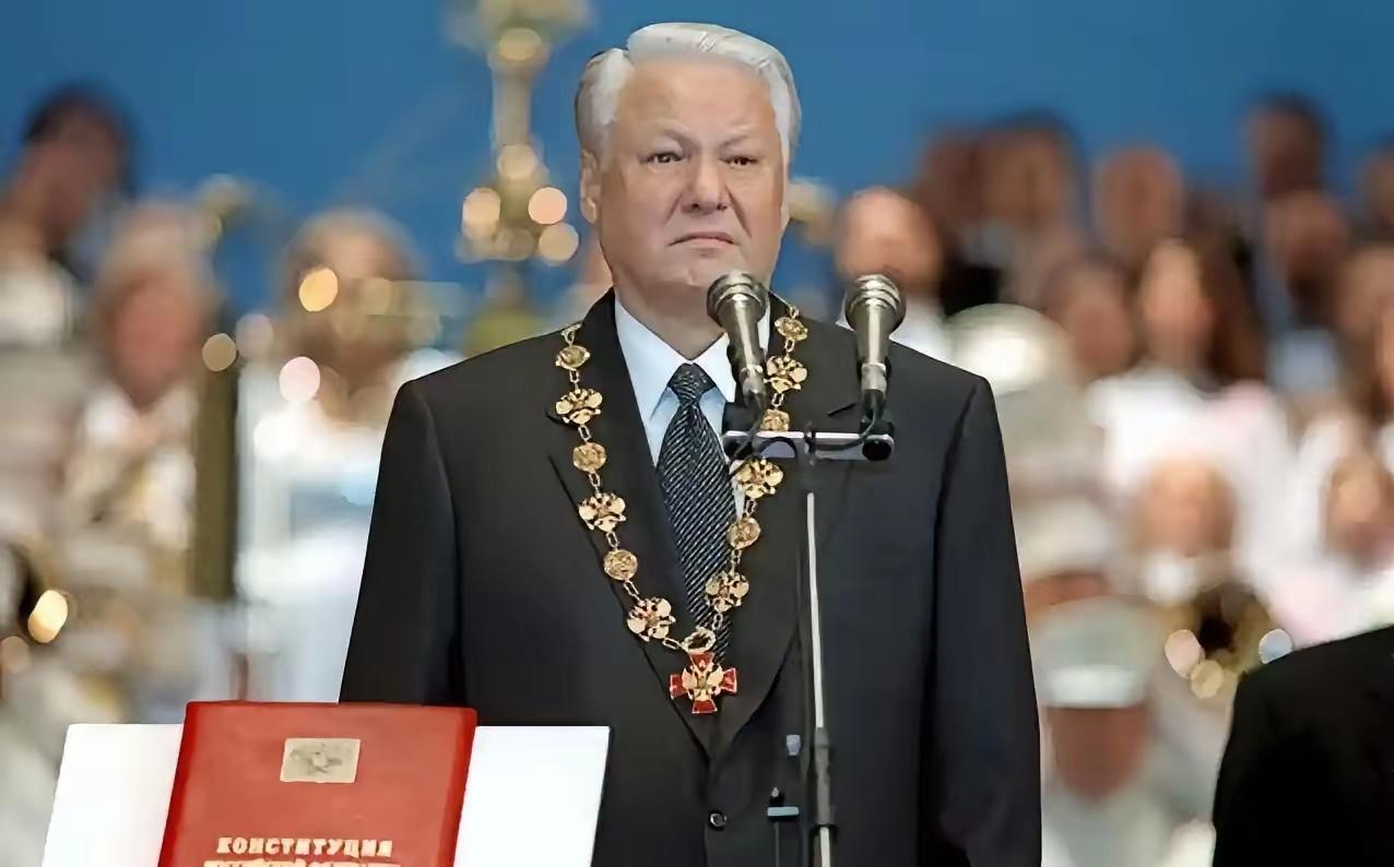 看看普京对叶利钦评价：“俄罗斯史上最大的罪犯是那些把权力扔在地上，让一些歇斯底里
