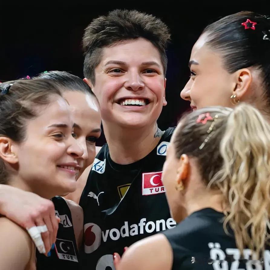 2024世界女排联赛最新🆕战报:
5月31日
美国阿灵顿赛区
土耳其女排3-1