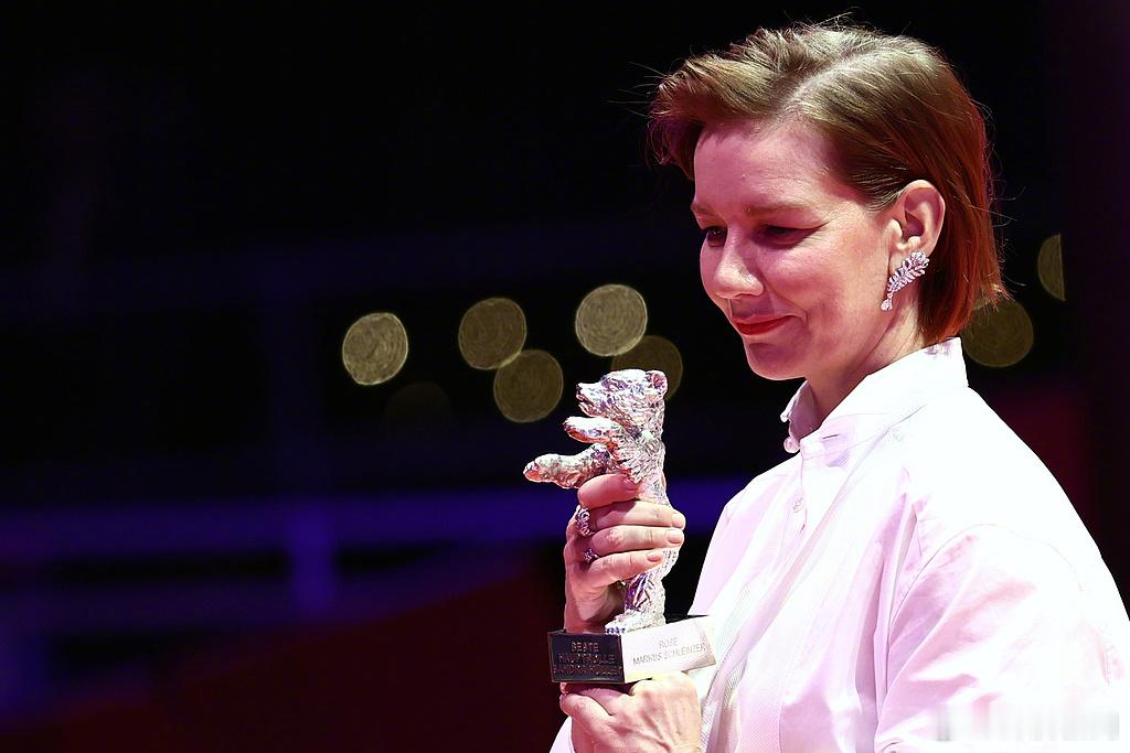 桑德拉惠勒再获银熊奖当地时间2月21日晚，第76届柏林电影节落下帷幕。由土耳其裔