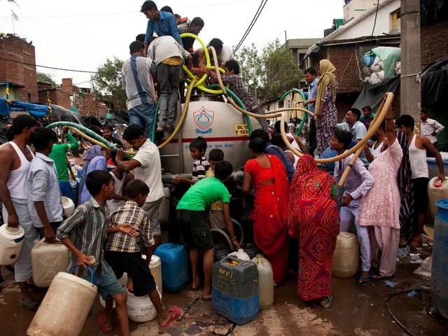 美袭击伊朗海水淡化厂，30个村庄供水受影响
 
伊朗外长在3月7日对外表示，美国