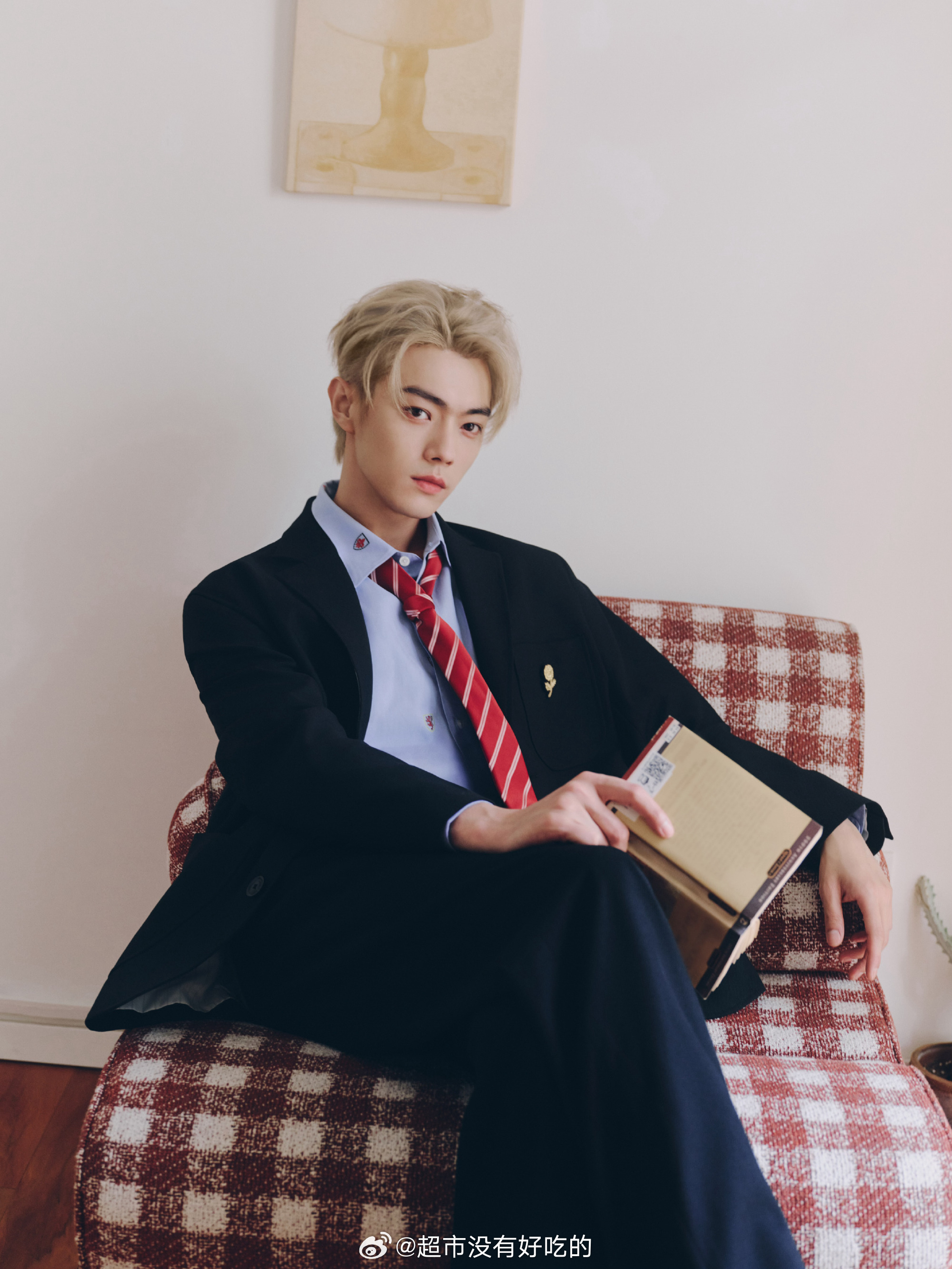 许以热忱，凯启新章祝许凯生日快乐🎂期待新作品早日见面 