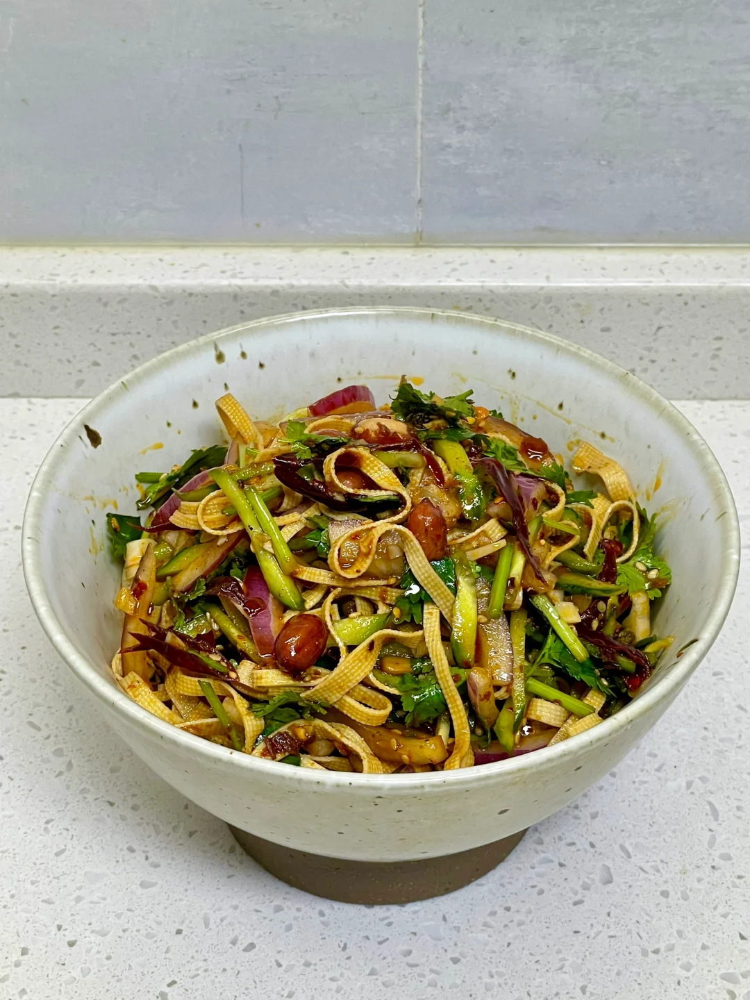 炝拌豆腐丝也太香了吧，附详细做法～