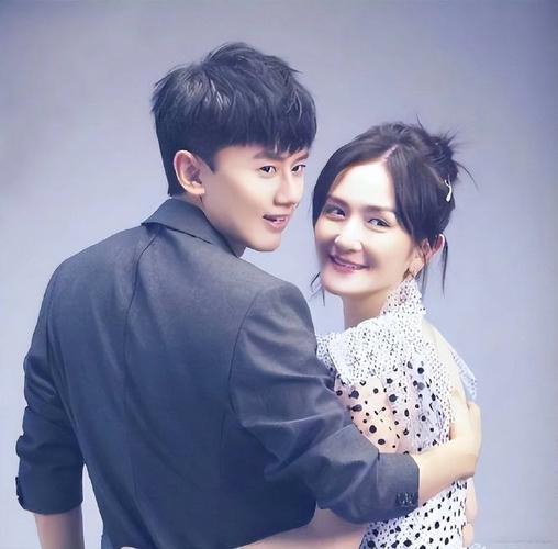 2026年2月1日，张杰在演唱会现场为双胞胎女儿跳跳俏俏送上温馨生日祝福。他以《