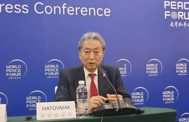日本亲华的前首相鸠山由纪夫说，“中国的国力与美国不相上下，但如果中国孤军作战，独