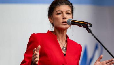 德国议员萨拉对总理默茨发出警告，如果德国再不购买俄罗斯的天然气，那么第一个倒下的