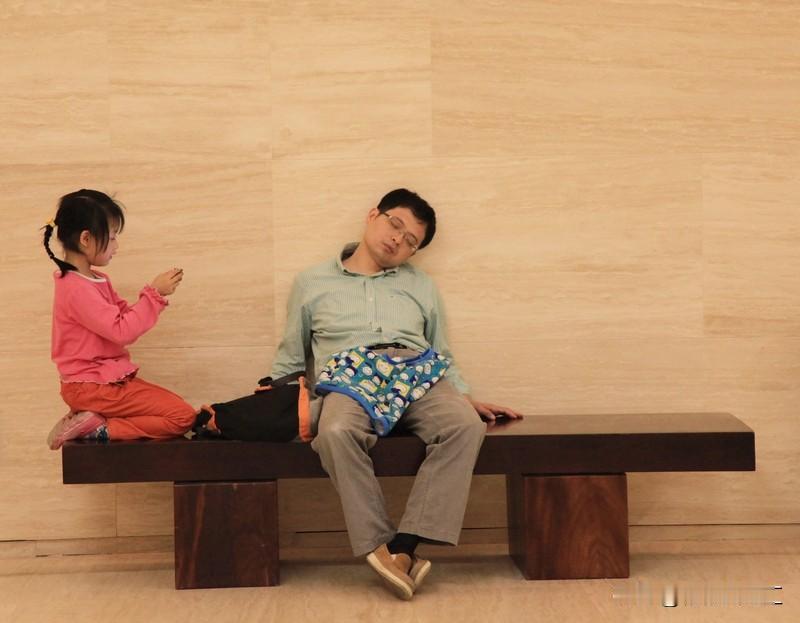 运动和睡眠，到底谁才是长寿秘诀？其实这不能一概而论。
对于大多数正常人，适量运动