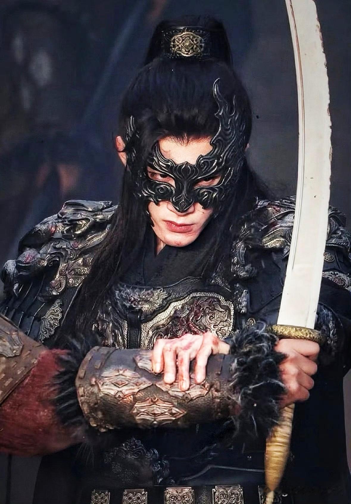 这才是观众想要看的战场将军形象啊！
看到檀健次最近在《何不同舟渡》里面的最新拍摄