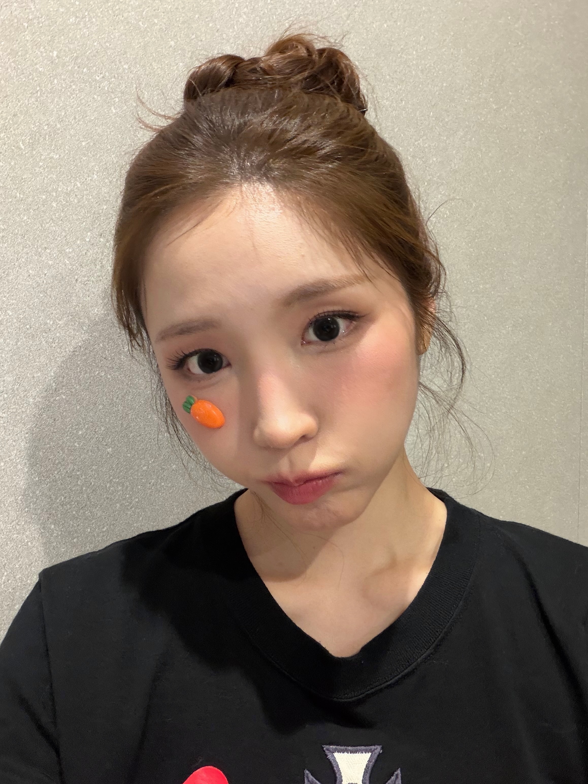 260831 海恩 ins更新“与ROEM一起度过的幸福一天💛💛💛我成为R