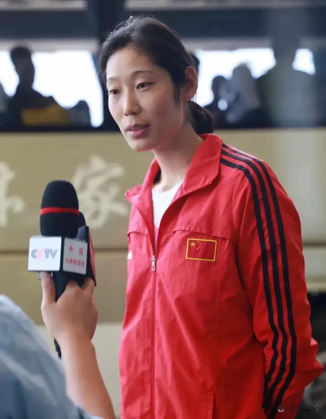 不得不服！今晚女排迎战意大利队，猜测朱婷赛前会说这四句话[玫瑰]
1. 我上不上