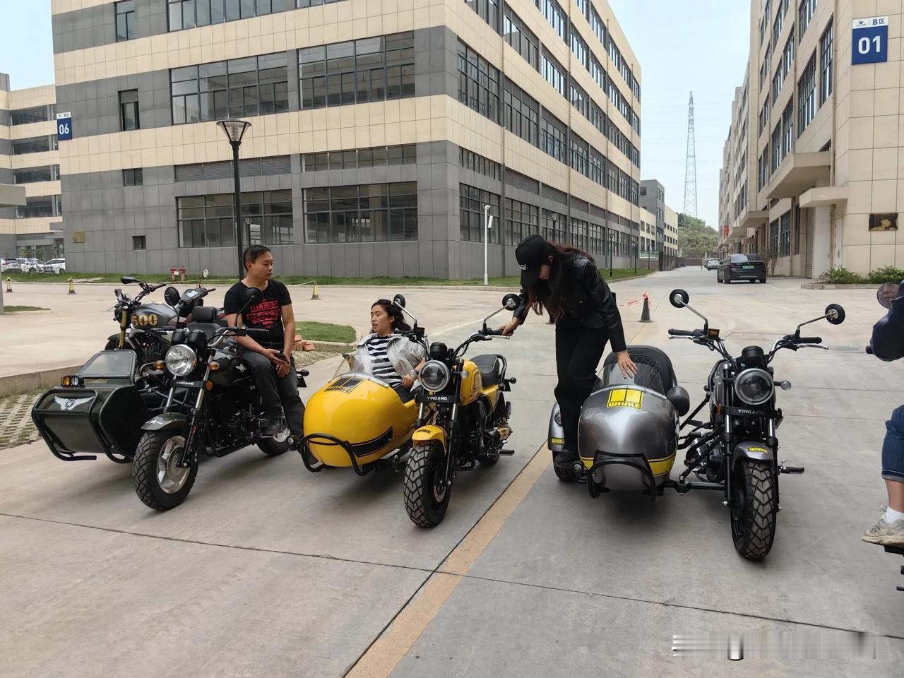 酷炫摩托骑行，自由在路上！🏍️🚴‍♀️🚴‍♂️#边三轮#