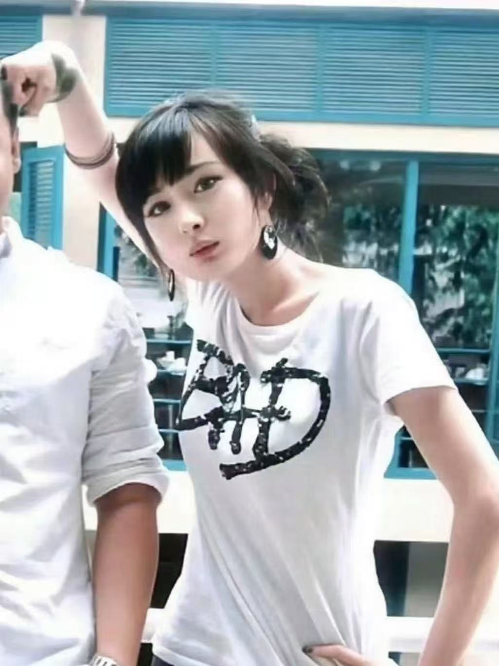 别的明星非主流时期都是黑历史，杨幂的却是颜巅。 