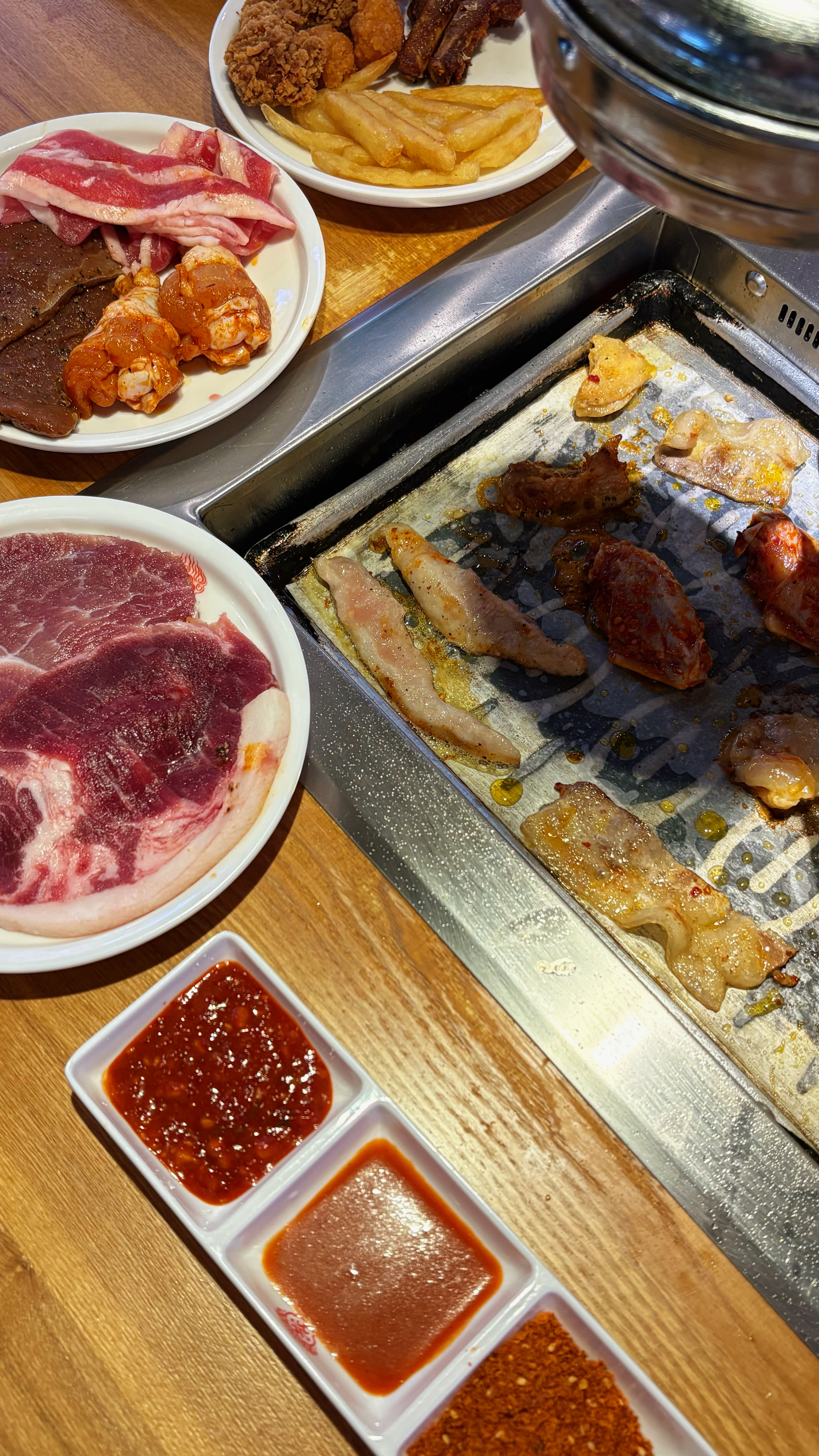 烤肉的时候烤菠萝简直震撼美味 