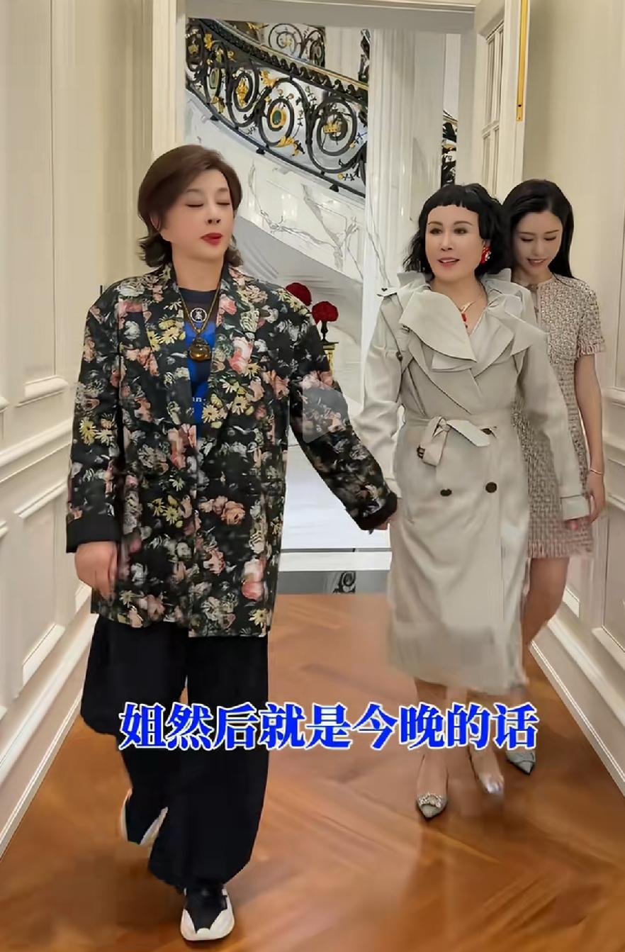 刘晓庆是猫七七的老顾客吧，一个混娱乐圈，一个是头部美妆主播，品牌黛莱皙创始人，她