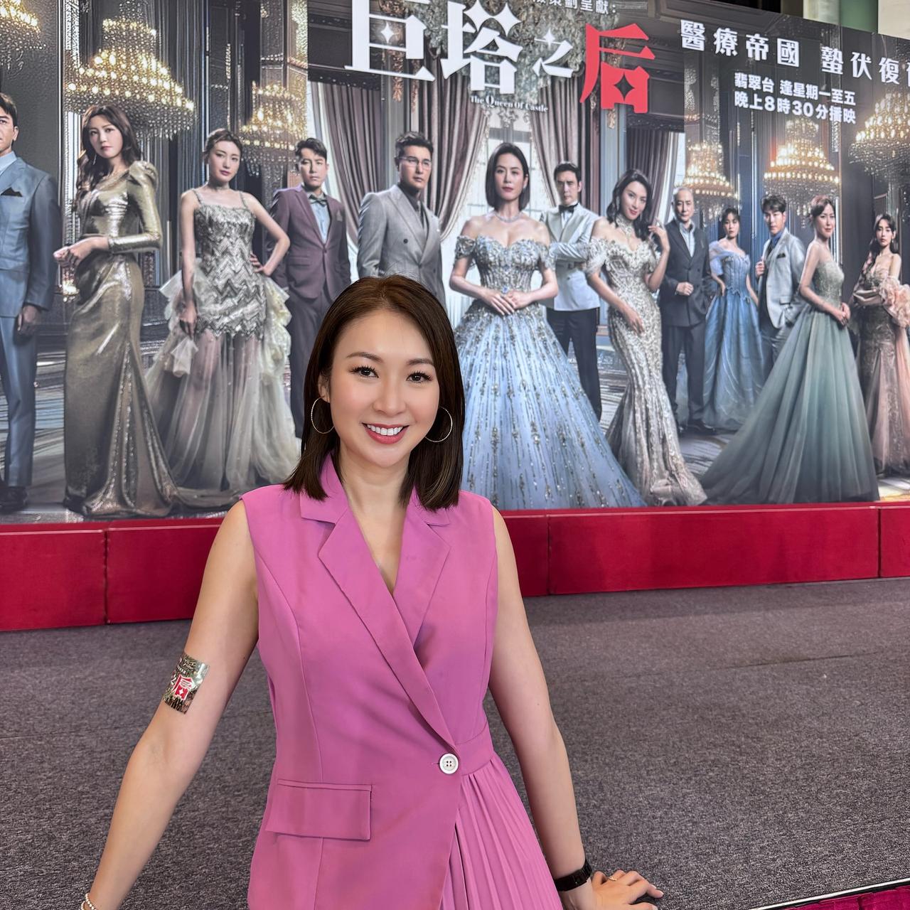 香港TVB女星庄思敏近日被曝在巴厘岛与高级督察黄耀彬举行婚礼，开启第二段婚姻。据