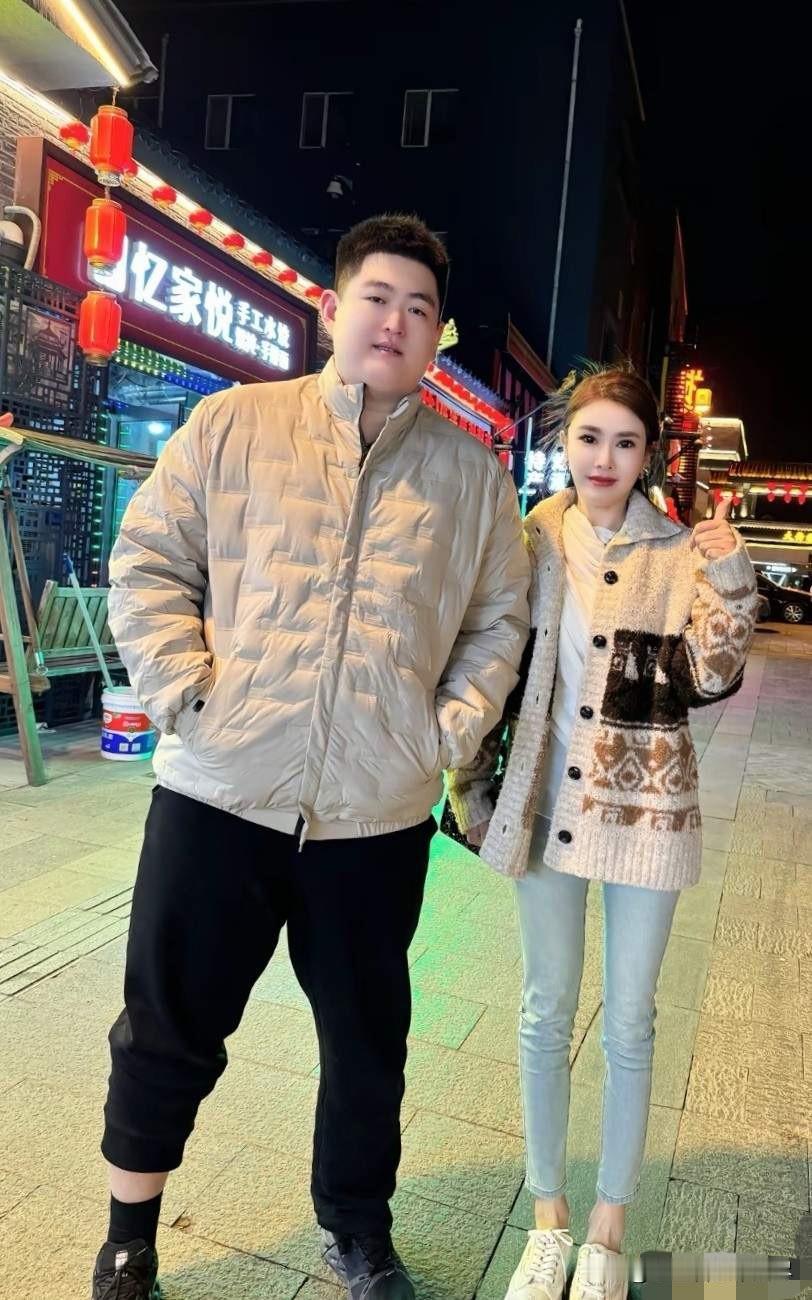 有时候真的看不懂赵本山的儿子赵大牛，那么好的家庭背景，从小就在新加坡上学，人长的