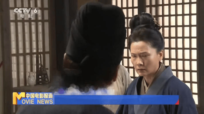 范明演戏时被何赛飞咬了一口片场花絮令人动容！何赛飞为释放真实情绪，拍戏时用力咬出