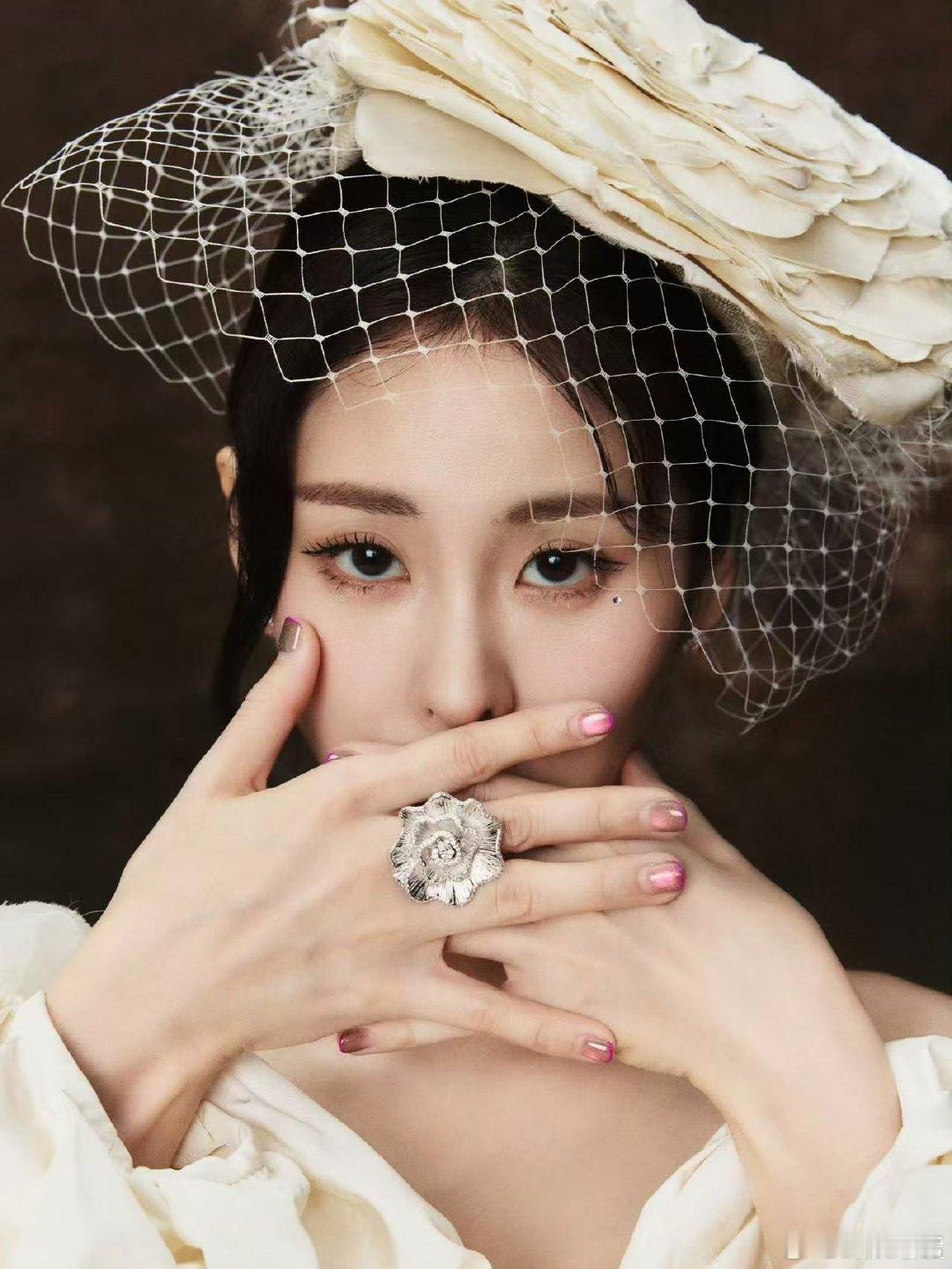 张碧晨官宣加盟江苏卫视跨年江苏卫视跨年第三波阵容官宣跨年夜的情感共鸣交给她！张碧