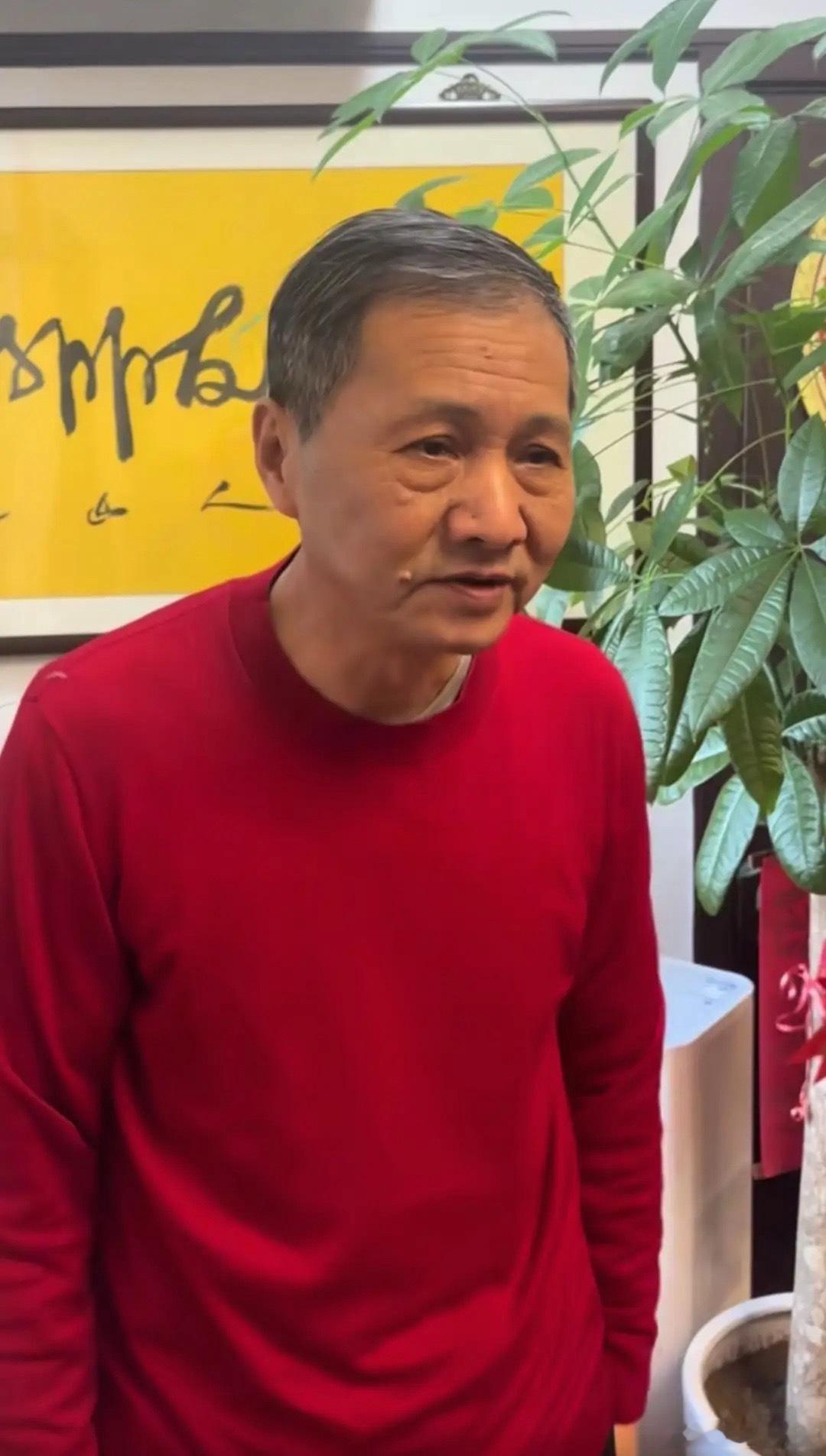 曾因“大嘴巴”言论走红的上海爷叔，昨天被官方正式宣布封禁账号。这也为其靠夸张言论