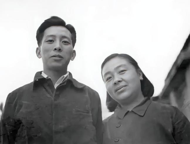 1937年，33岁的丁玲看上了20岁的下属陈明，可陈明嫌弃她年纪大，情急之下娶了