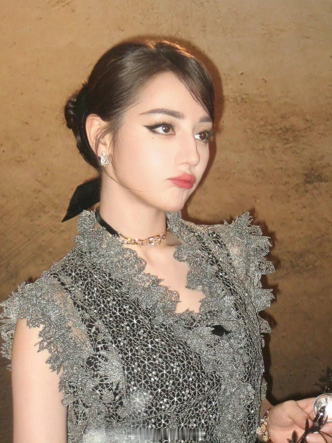 迪丽热巴女王蝴蝶结笔芯  迪丽热巴蝴蝶结笔心，你被可爱到了吗 
