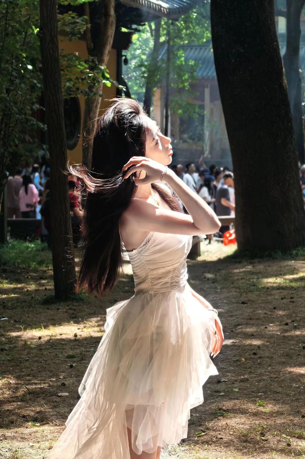 我用晴天形容你。白色初恋裙 少女感夏日 女大学生