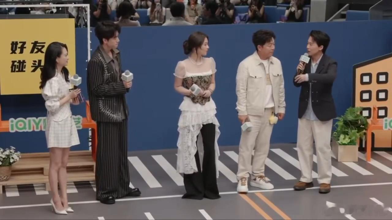 马思纯直言再瘦就认不出郭麒麟了众人围绕郭麒麟近期外形展开讨论，马思纯快速接话制造