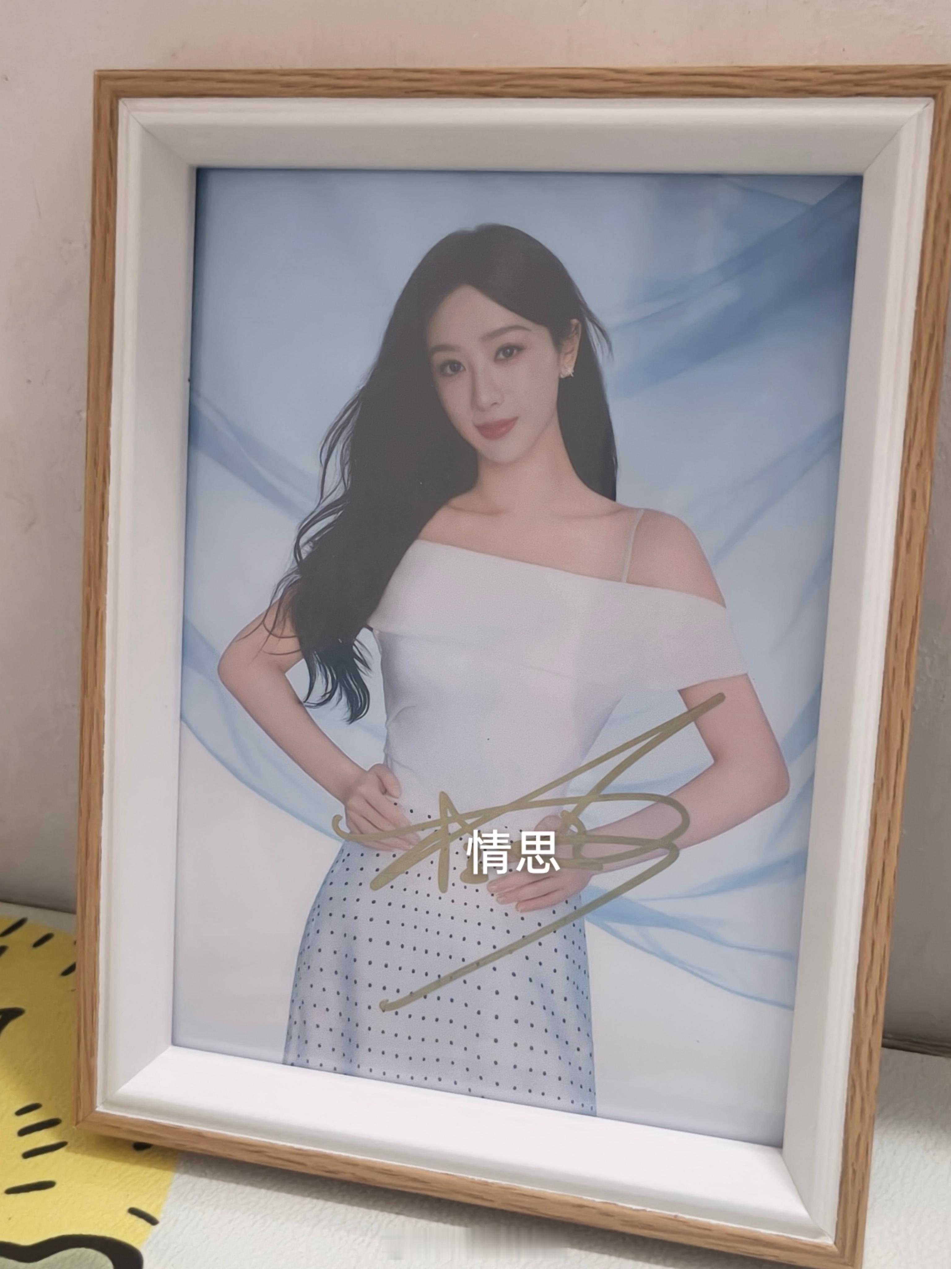 ！！！啊啊啊啊啊亲签底图正好是我要的那张真的好美好美 