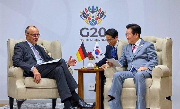 美国北卡罗来纳州阿什维尔刚散场的那场G20财长和央行行长会，一张官方大合影悄悄在