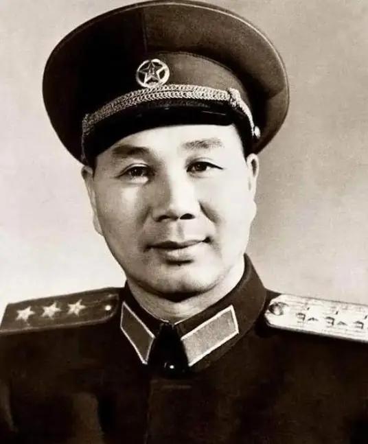 1937年，杨成武请地主们吃饭，随后要地主捐款抗日，“铁公鸡”地主王莆伸出五根手