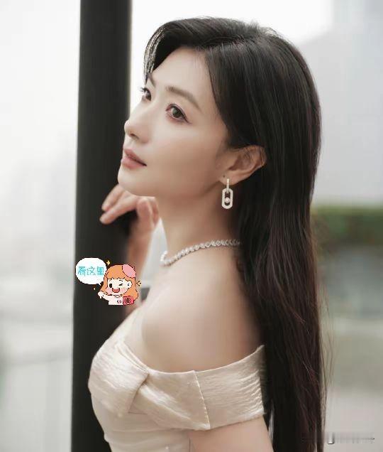 万茜说，曾有位导演把她叫住，说剧本有几处细节还得再磨磨，晚上来房间单独聊聊。她抬