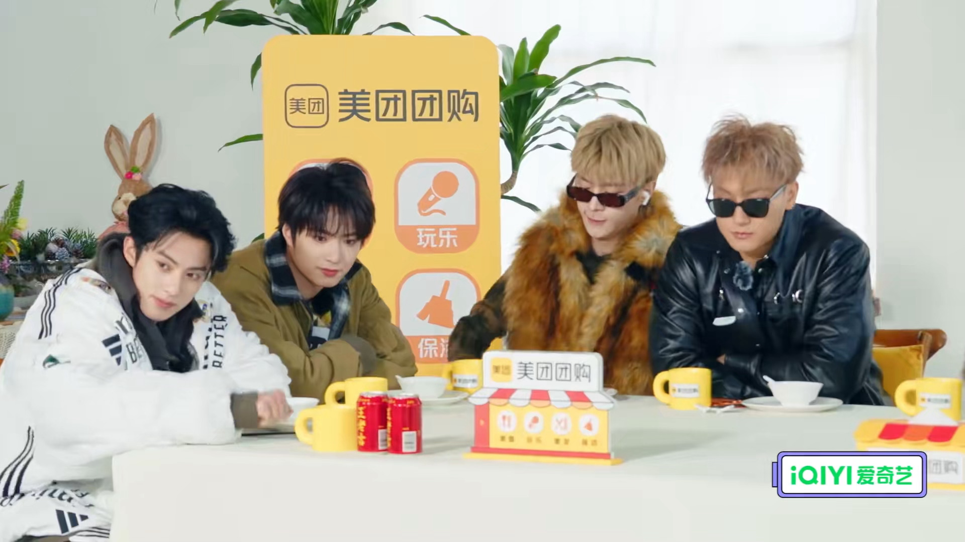 哈哈哈哈这是开饭还是升堂啊 