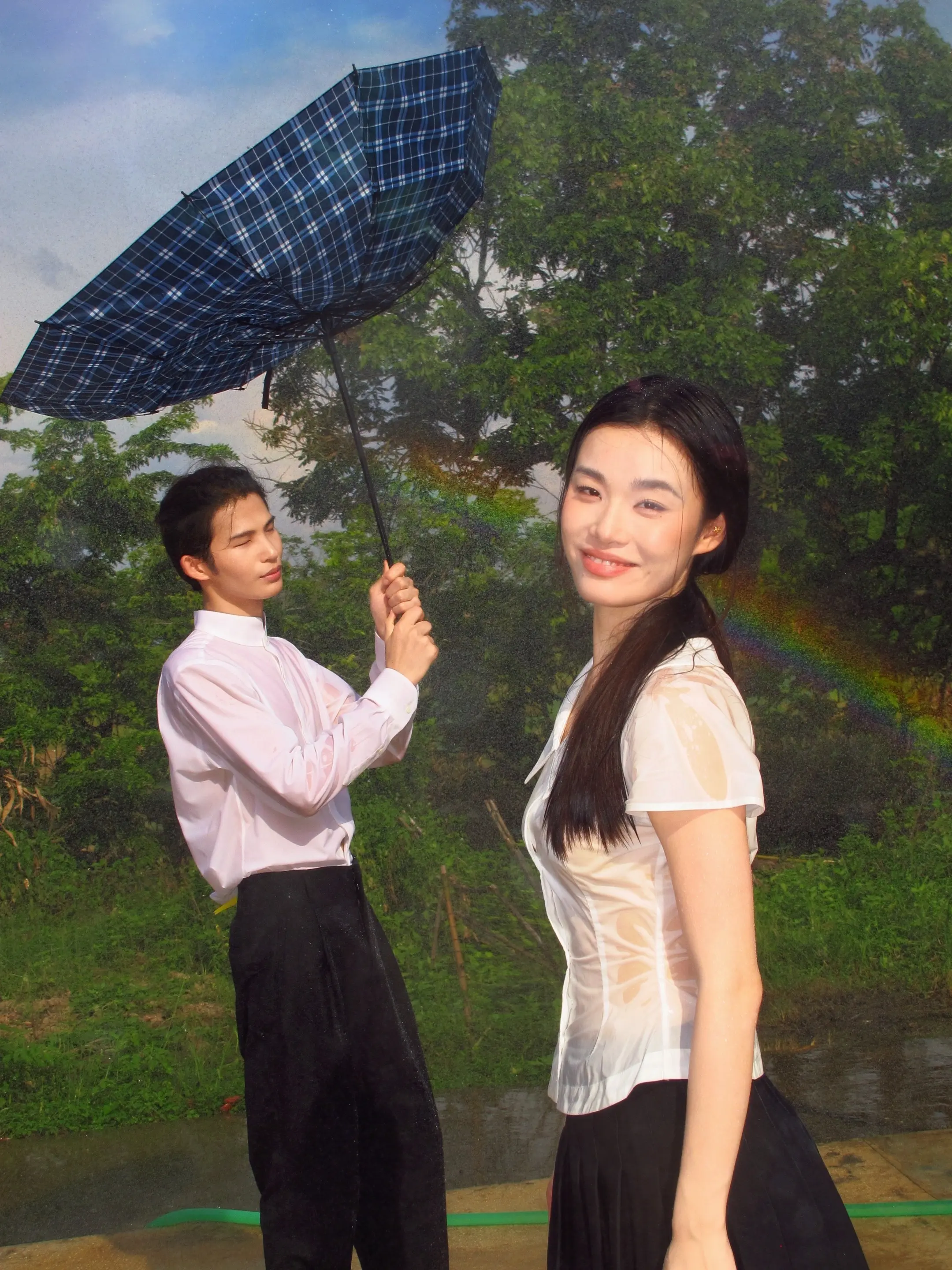 种下了一朵朵 青春璀璨的年少。