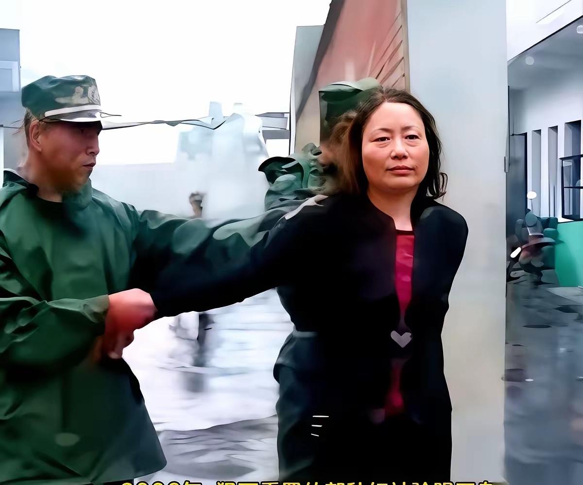 2005年，河南的郭秋红，结婚不到半年，丈夫受不了要离婚。她不同意，在争吵中浇油