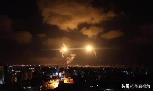 中东火药桶彻底被引爆！就在2月28日，美以联手空袭德黑兰，哈梅内伊办公室附近爆炸