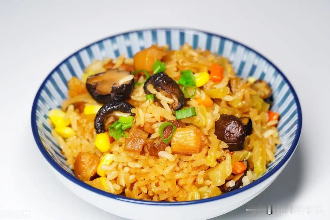 每月平均200块的伙食费，看看我的同事是怎样省钱的。
我同事是一个非常结节的人，