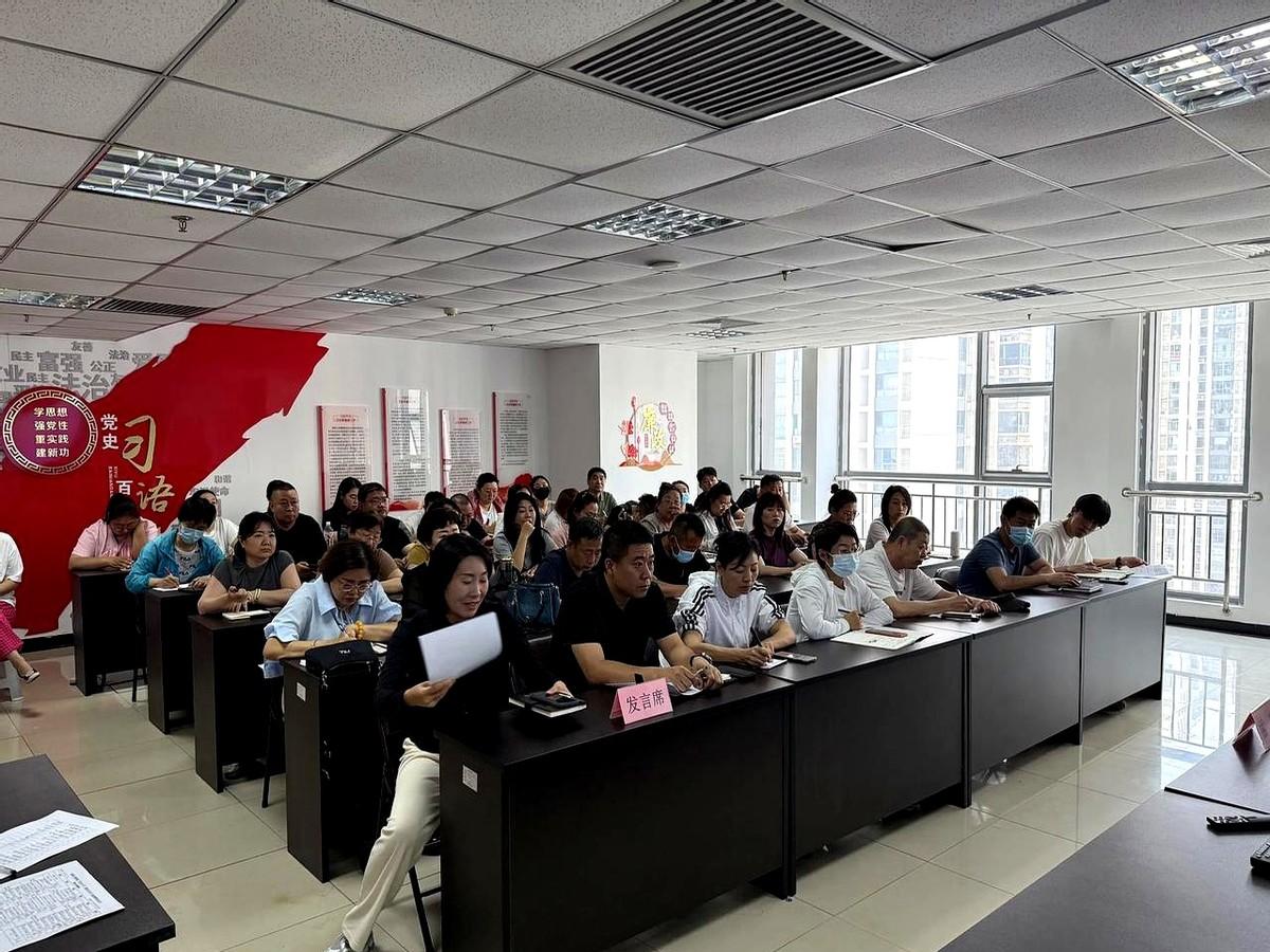 6月11日下午，唐山市第二医院院前急救科崔明武主任，受唐山市路南区卫健局邀请，为