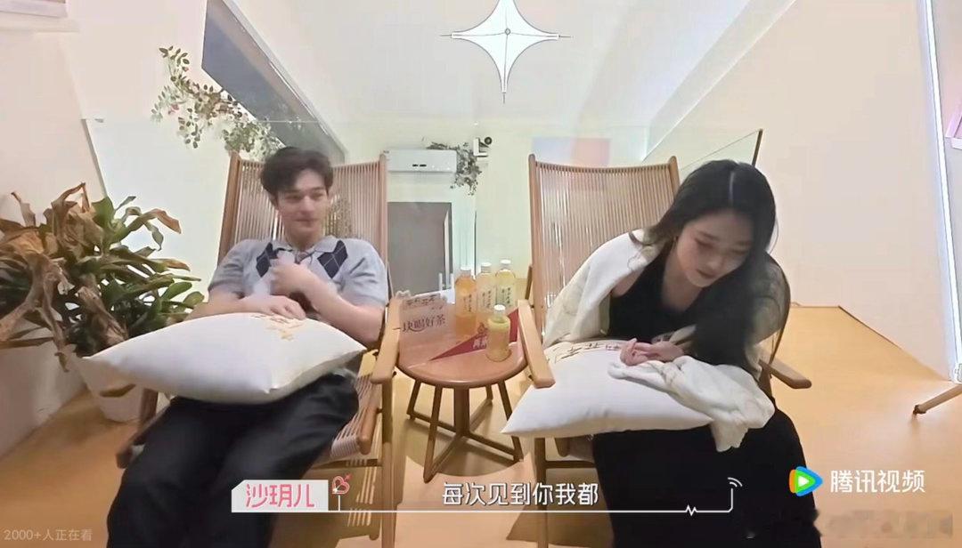 心动的信号  玥儿应该是第一次用这种眼神看赵希伦吧|难怪说爱一个人最先从眼神里表