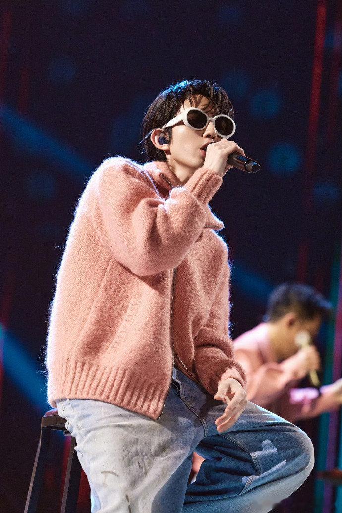 林宥嘉 拉踩令人反感 谁能不爱台男的细腻文字啊✨林宥嘉在音综里用心记录每一次舞台