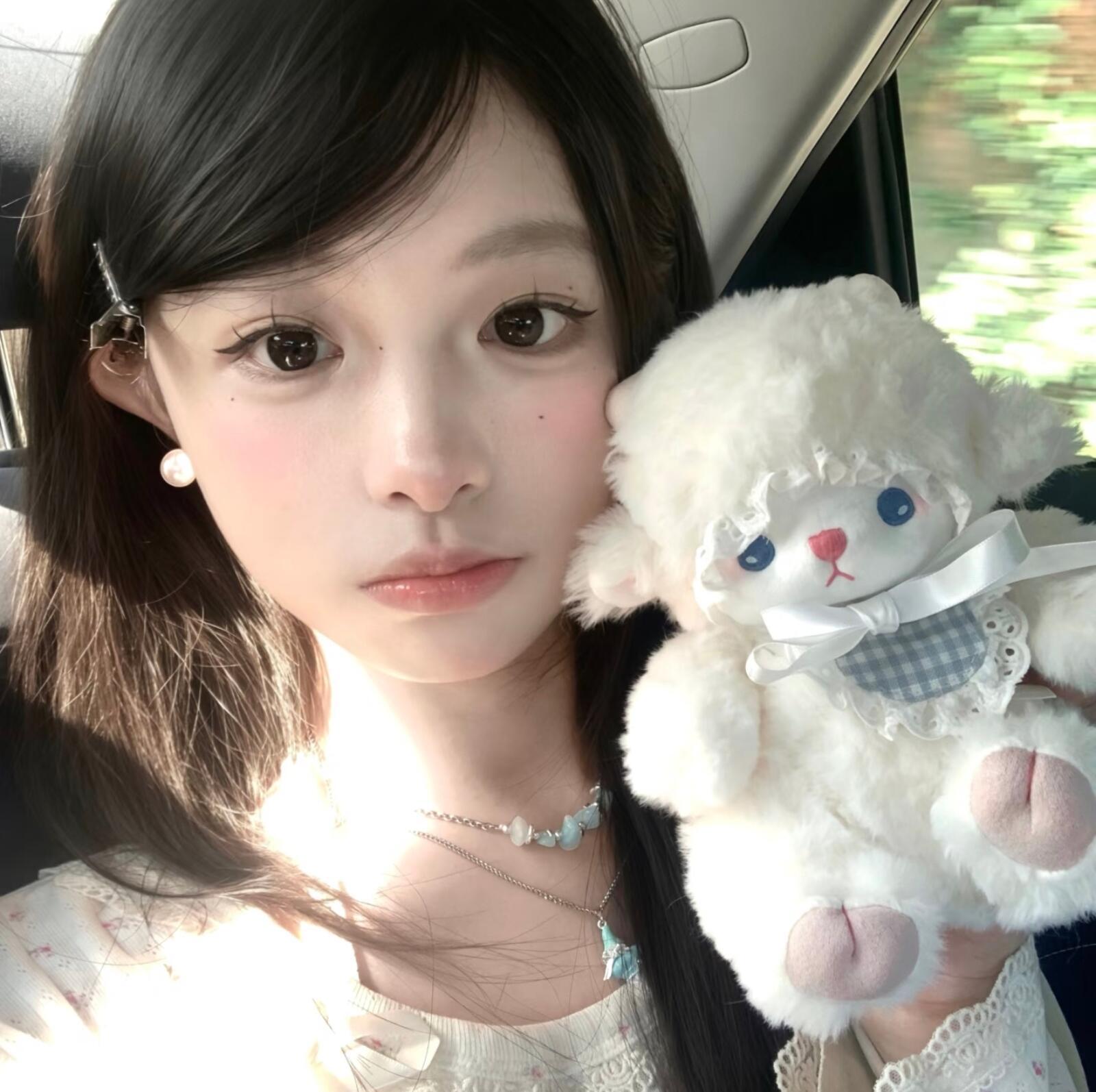 𝐖𝐞𝐂𝐡𝐚𝐭 丨 头像背景图搭配ins女头 丨 优质头像 ​丨高清头
