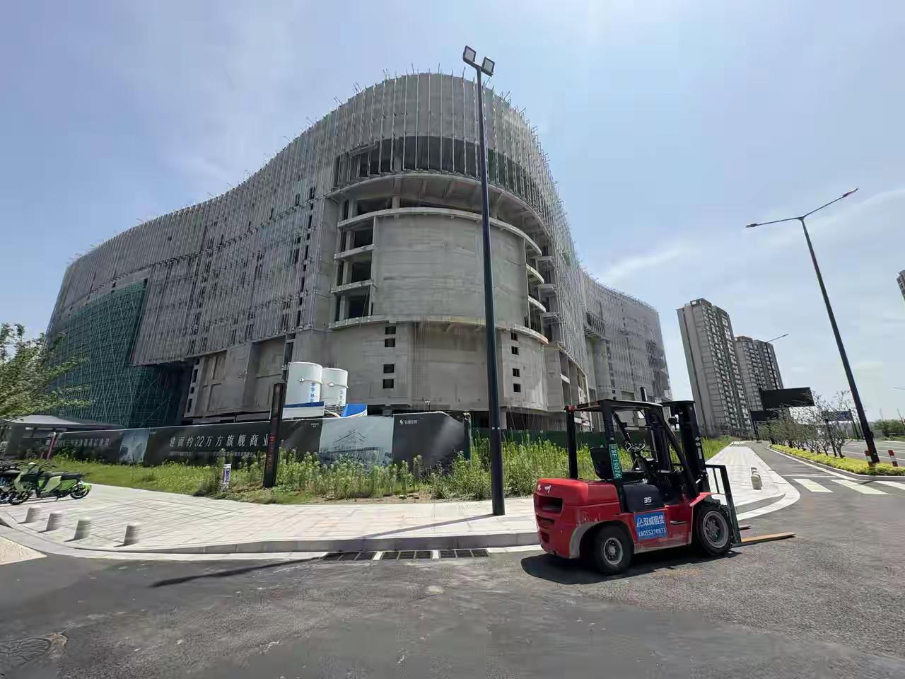 南通中创区的最大商业项目，本来还规划有南通第一高楼的，购物中心商业体也是南通最大