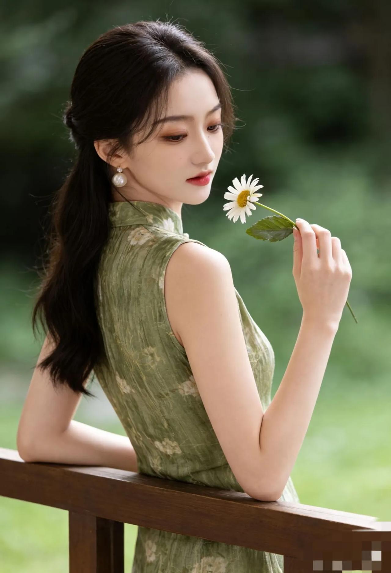 久仰您才思过人，对联精妙，每次拜读都让人眼前一亮！
今日特携一上联诚心求教，若能