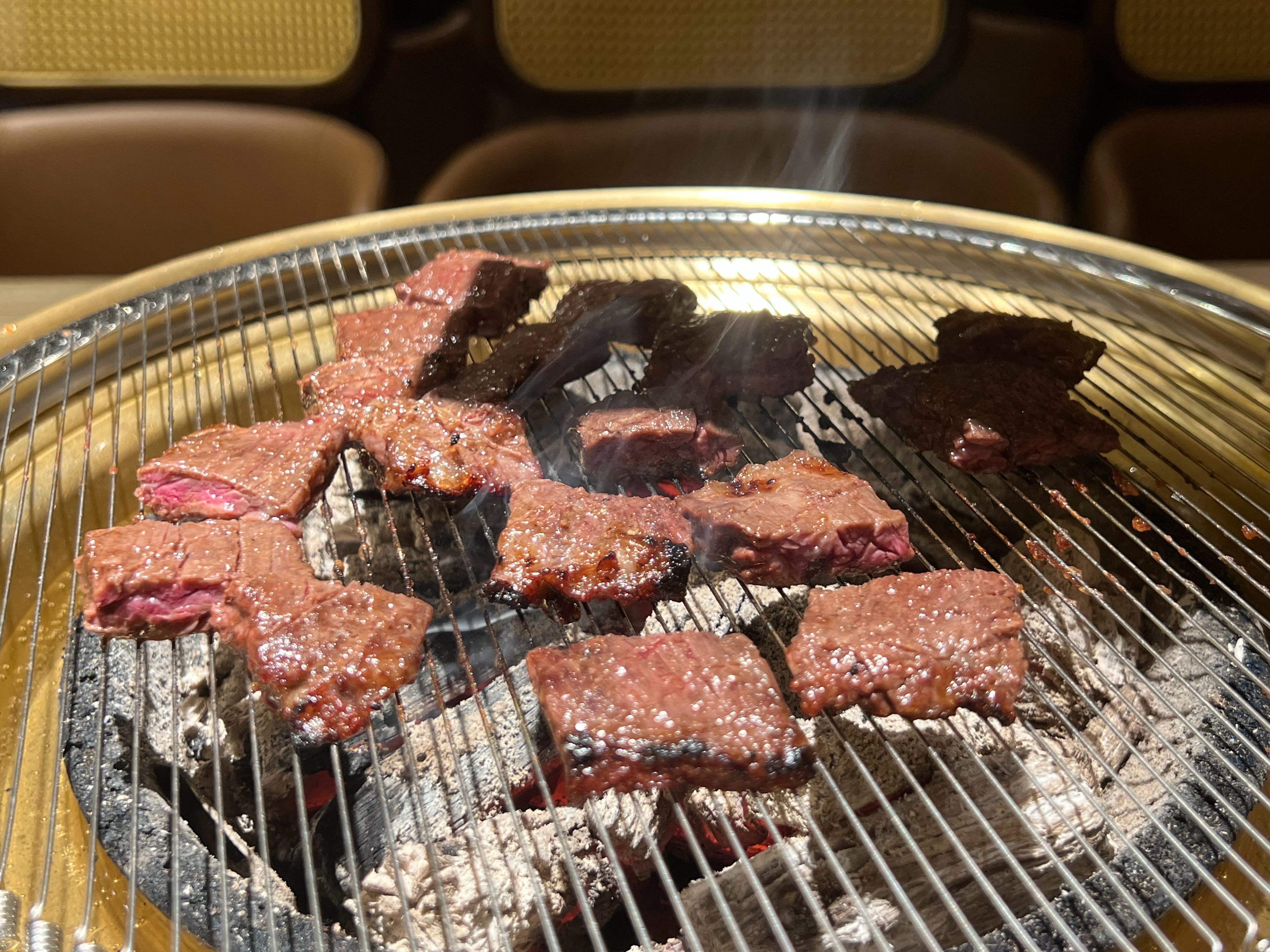 我在厦门是真没吃到过一家好吃的烤肉！！！[淡淡的]再看看之前在沈阳吃的，随便一家