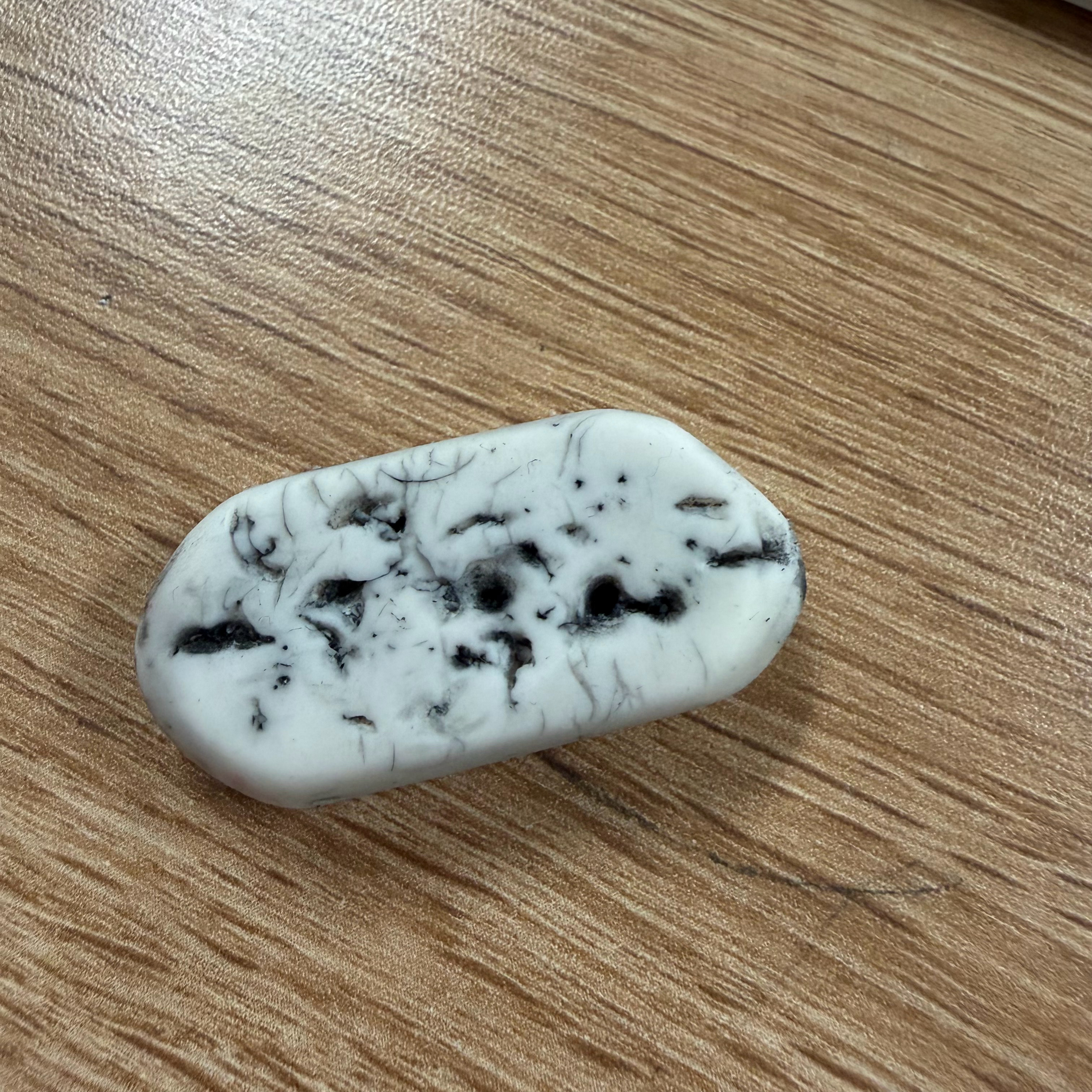 昨天还是白白胖胖的一块橡皮，今天就变的千疮百孔了[跪了] ​​​